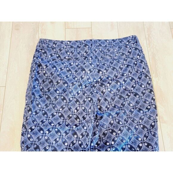 Chico's 2 Blue & White Diamond Ikat Ankle Crop Pants Cuffed Large - Picture 5 of 9